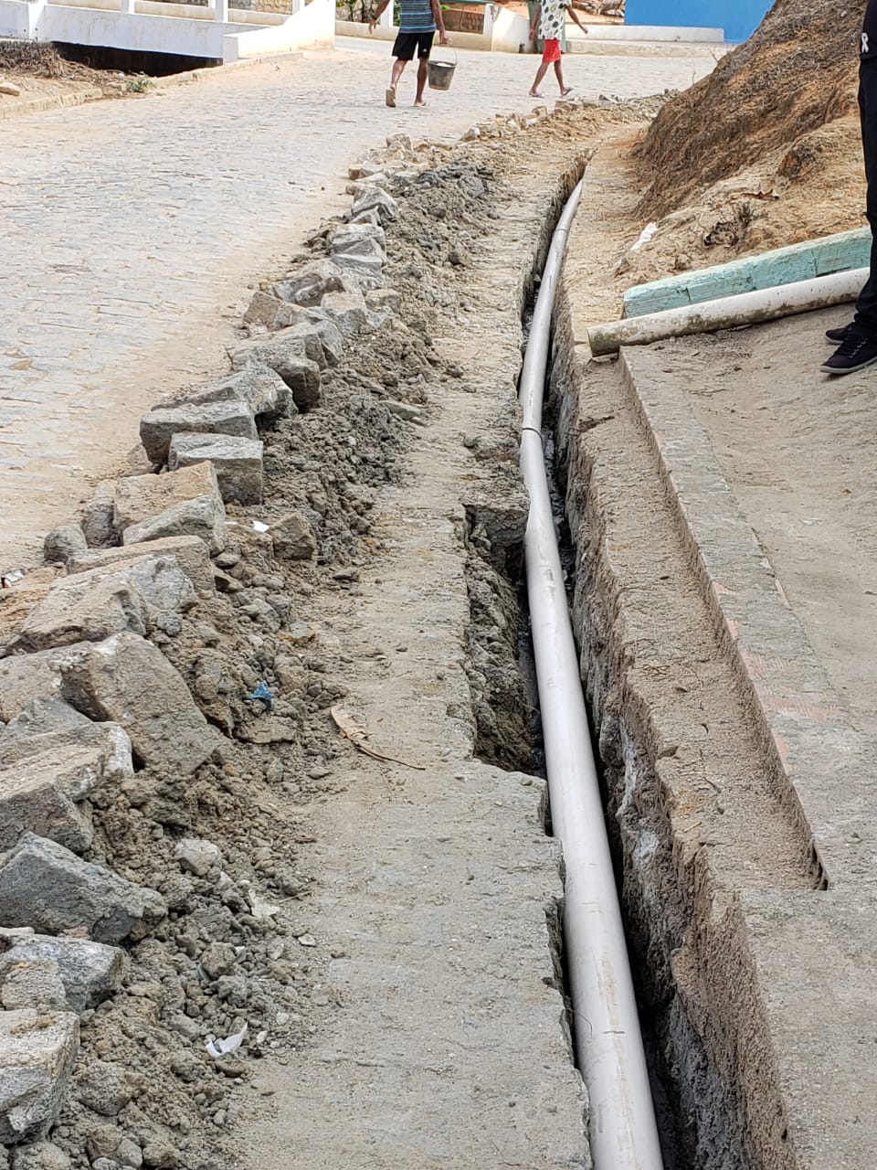 SECRETARIA MUNICIPAL DE INFRAESTRUTURA INCIOU AS OBRAS DE SANEAMENTO BÁSICO NA RUA NOVA E RUA DO ORIENTE