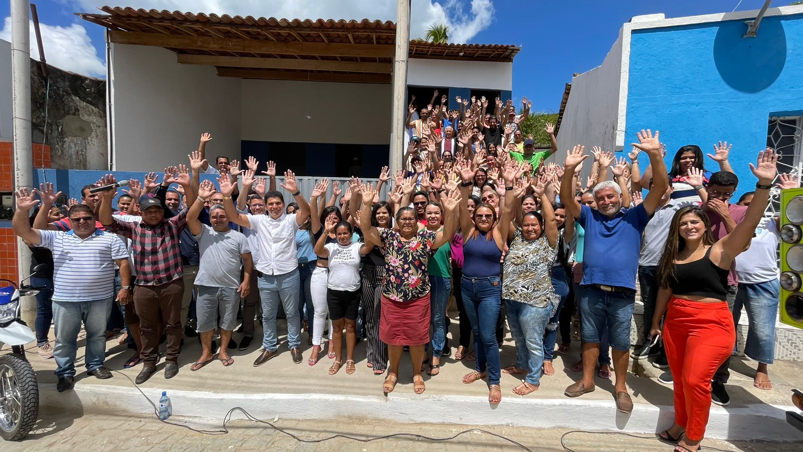 PREFEITURA DE PINDOBA ENTREGOU MAIS DUAS CASAS NOVAS