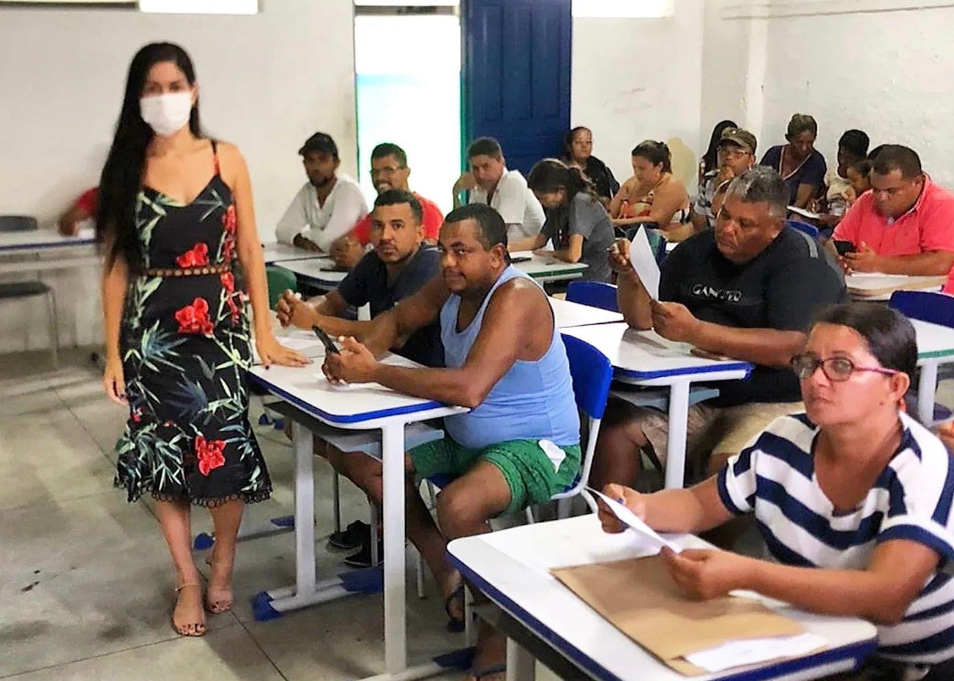 UMA REUNIÃO COM OS AMBULANTES QUE COMERCIALIZAR NOS DIAS DIAS DE EVENTOS SOCIAIS NA FESTA ALUSIVA A PADROEIRA DA CIDADE