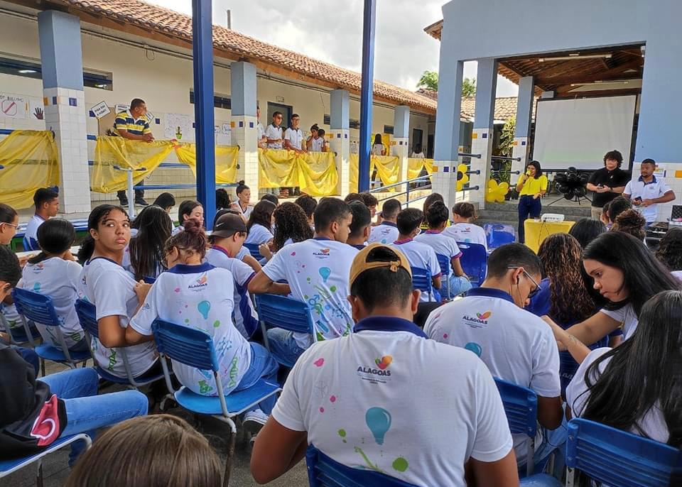 PORTO REAL DO COLÉGIO ENCERRA ATIVIDADES ALUSIVAS AO SETEMBRO AMARELO