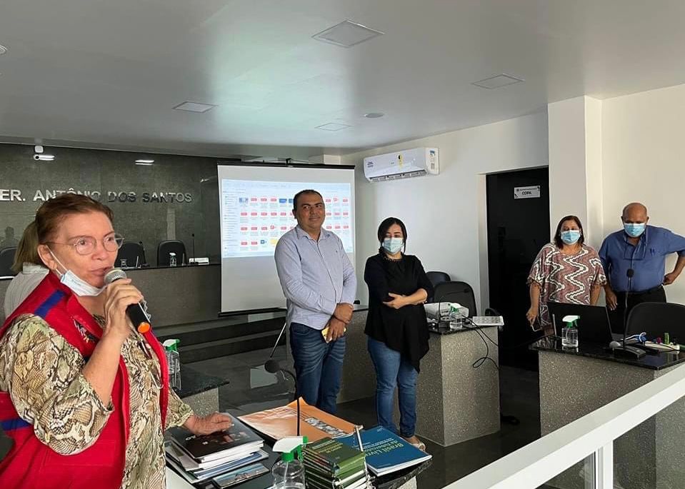 MÉDICOS, ENFERMEIROS E DENTISTAS COLEGIENSES SÃO CAPACITADOS PARA ATENDIMENTO A PACIENTES COM TUBERCULOSE