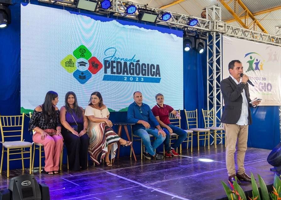 SEGUNDO DIA DE JORNADA PEDAGÓGICA TEVE COMO FOCO PRINCIPAL TÉCNICAS MOTIVACIONAIS PARA PROFISSIONAIS DA EDUCAÇÃO