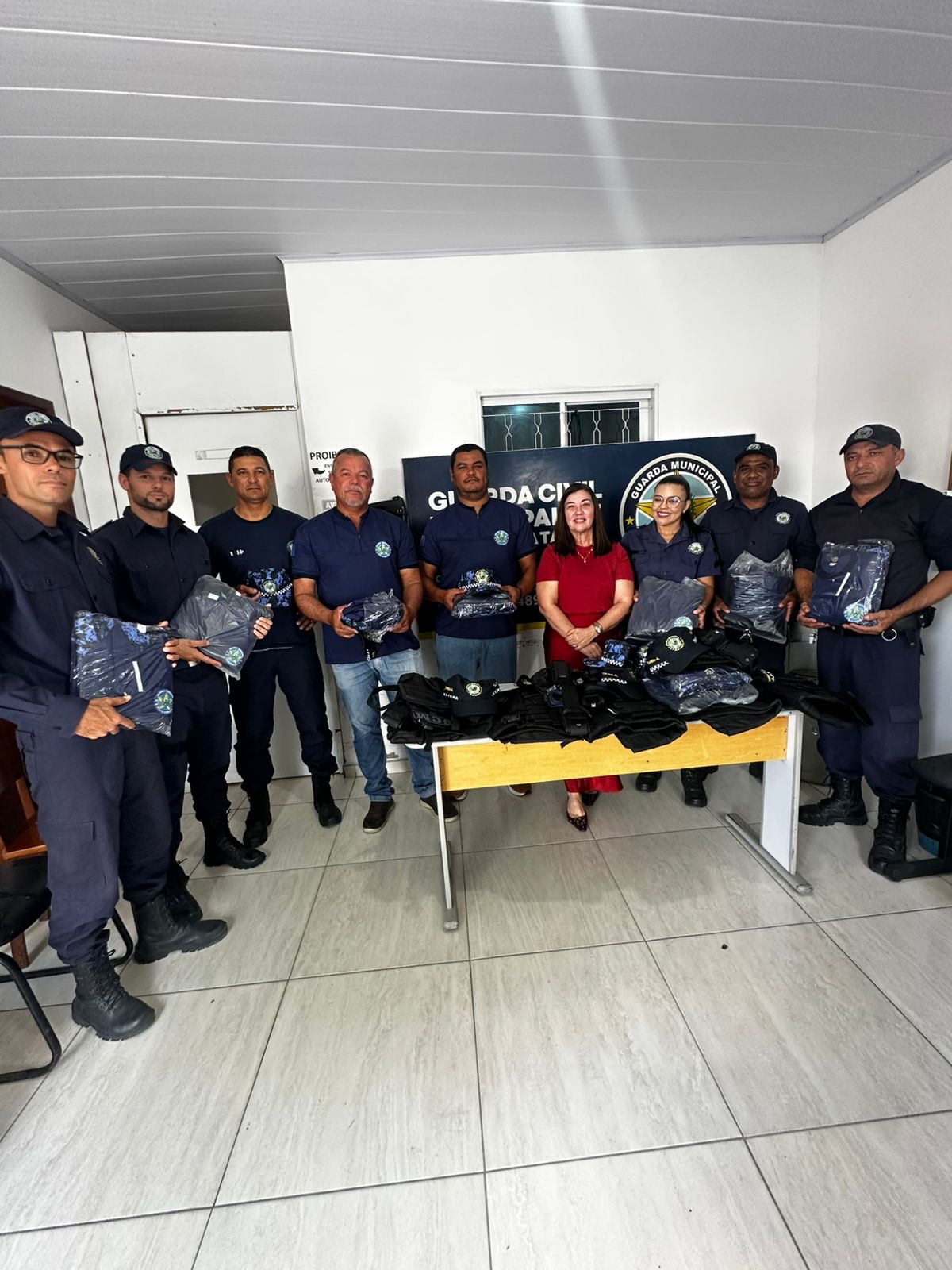 Prefeitura de São José da Tapera realiza entrega de fardamentos e acessórios à Guarda Municipal