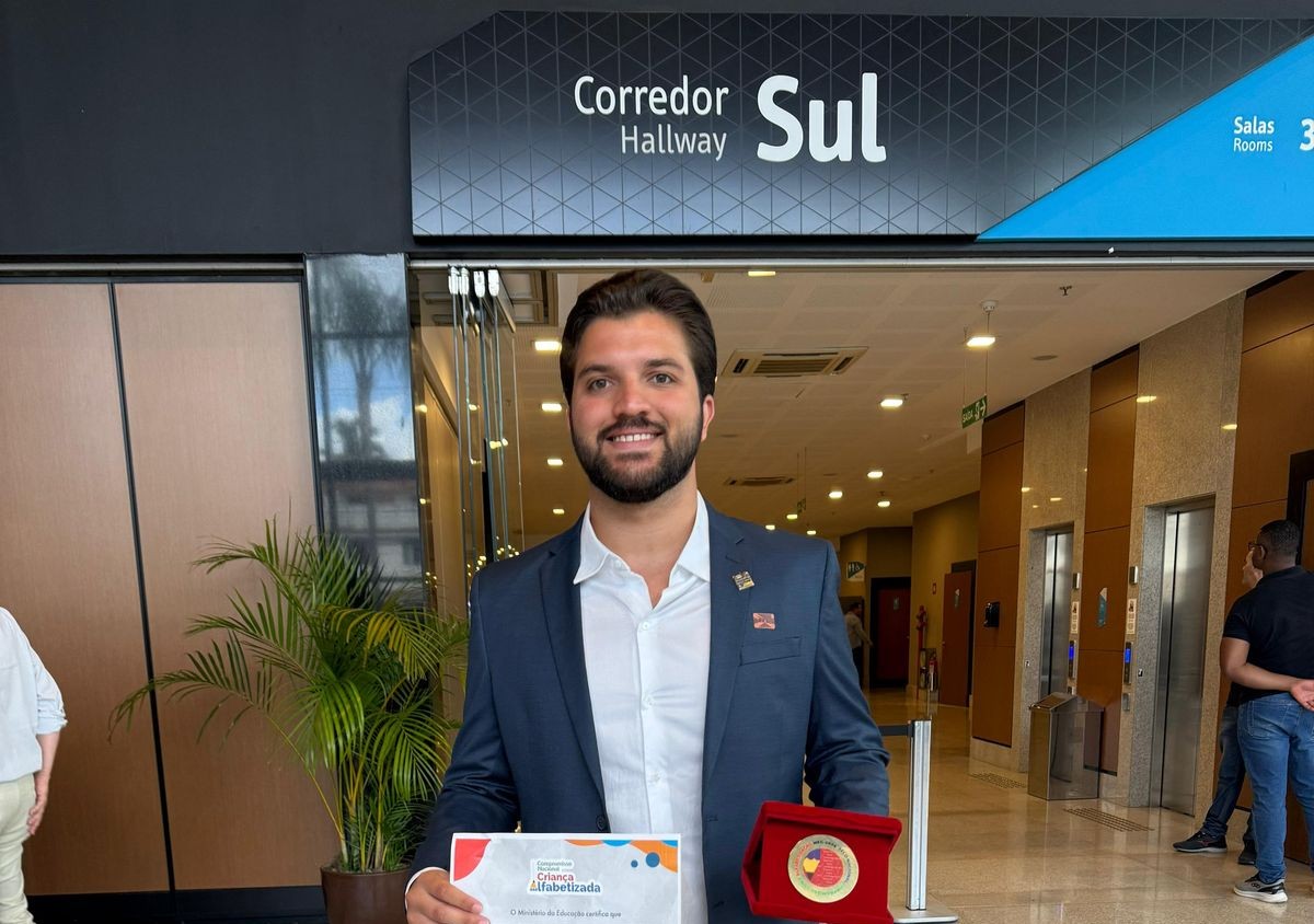 Traipu recebe selo ouro do Compromisso Nacional Criança Alfabetizada