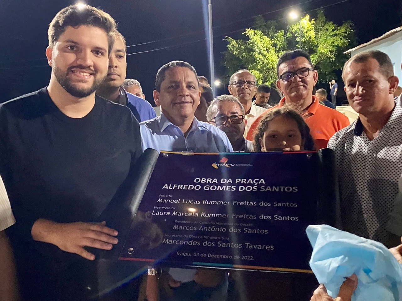 Prefeito Lucas Santos inaugura praça e pavimentação no Povoado Bom Caradá