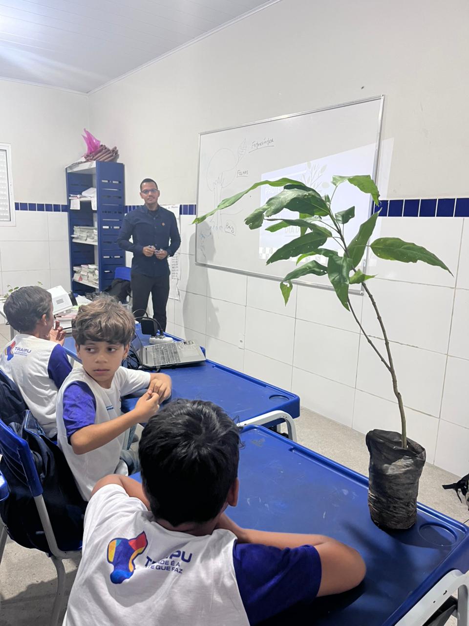 Secretaria de Meio Ambiente realiza ação em alusão ao Dia da Árvore
