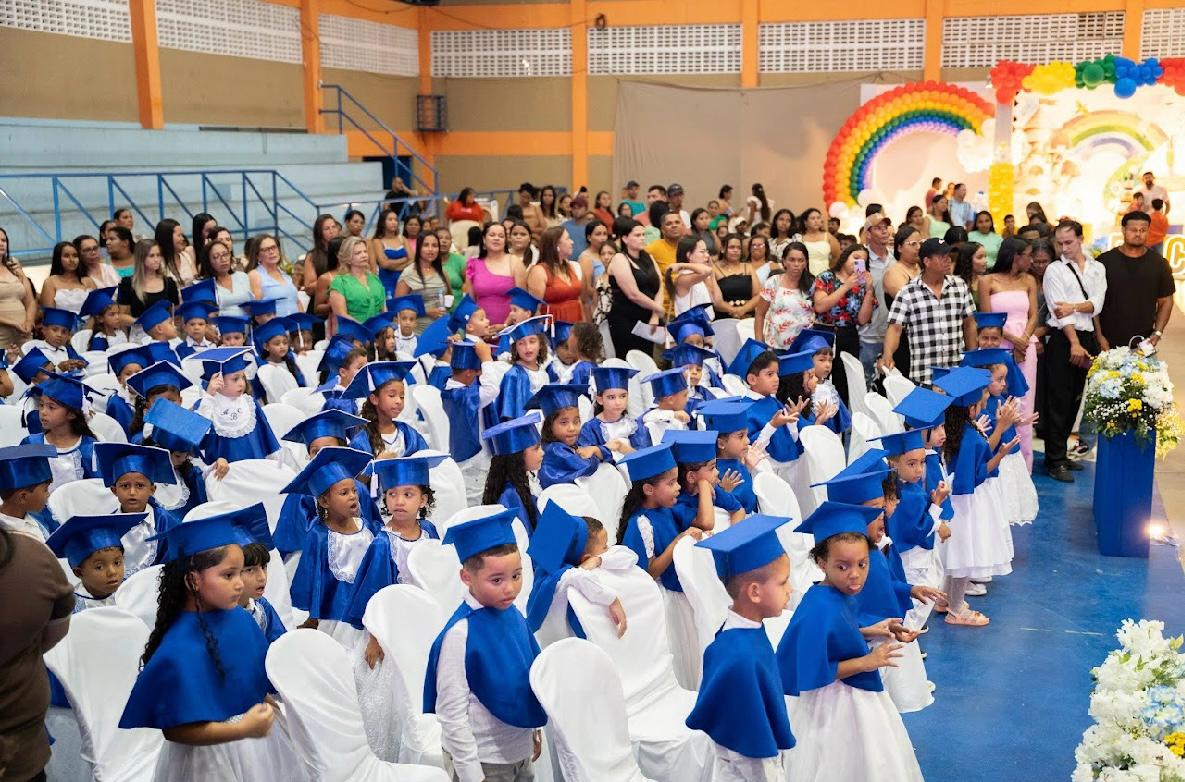 Mais de 200 alunos participam da Formatura do ABC da Rede Municipal em noite marcada por emoção e celebração