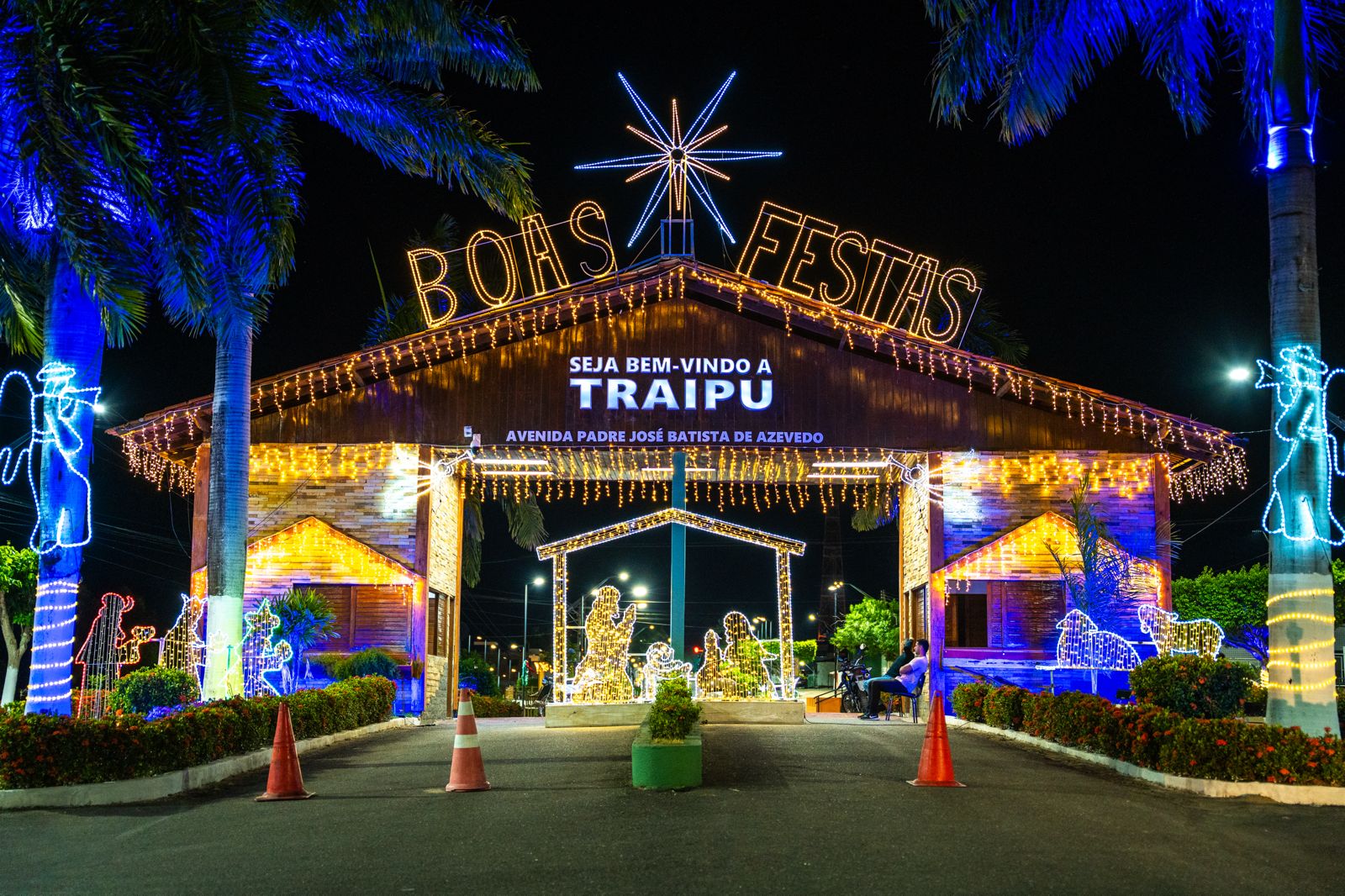 Traipu instala decoração e iluminação natalina em áreas urbanas da cidade