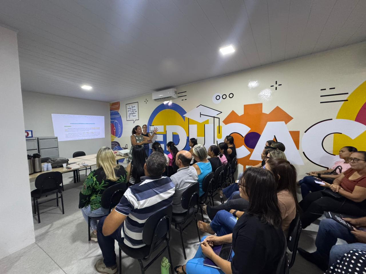 Secretaria de Educação discute novo Referencial Curricular para Traipu