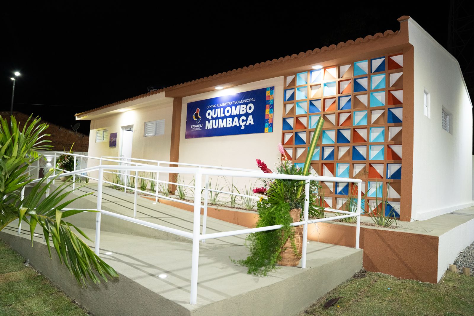 Prefeitura inaugura Centro Administrativo, Cemitério Municipal, pavimentação de ruas e entrega novas ambulâncias no Quilombo Mumbaça
