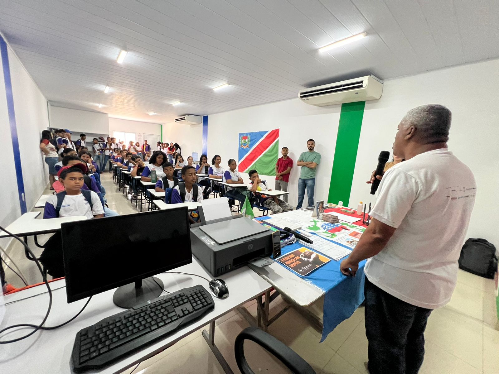 Secretaria de Igualdade Racial promove palestra sobre racismo em escolas da rede municipal