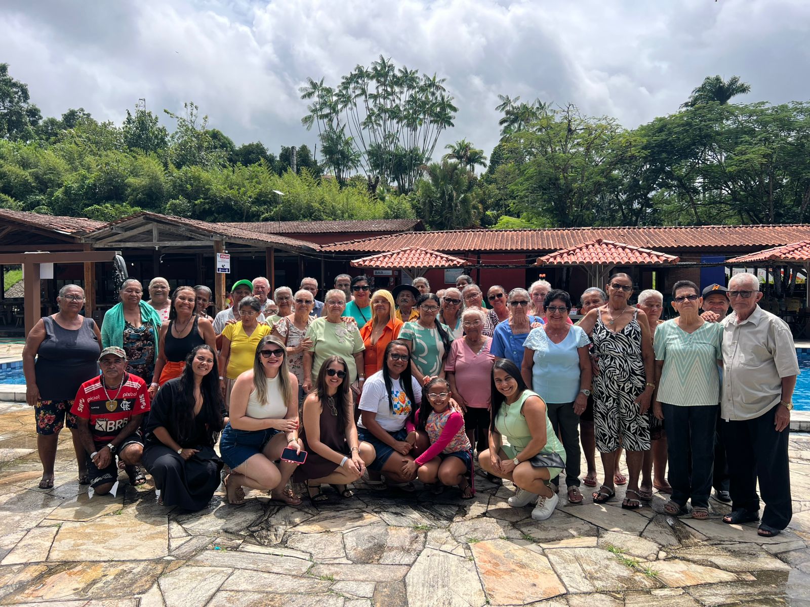 Idosos de Traipu vivenciam dia de lazer e integração em passeio promovido pela Assistência Social