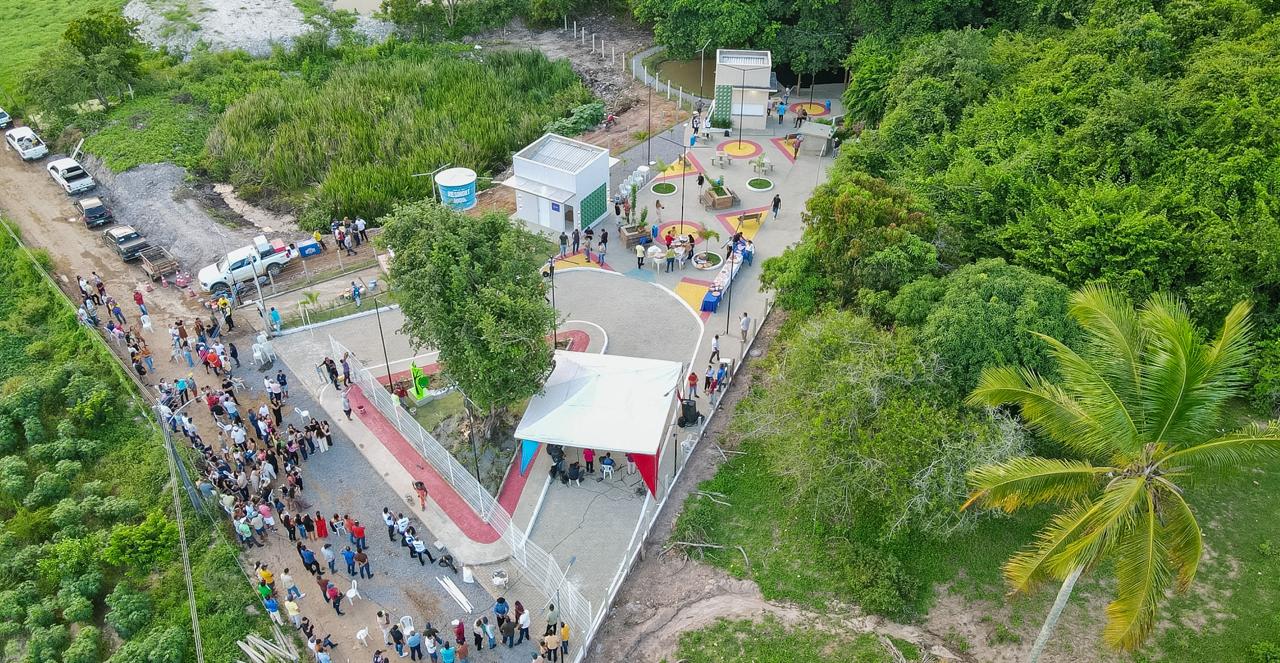 Prefeitura inaugura praça e área de lazer da fonte do Sítio Palhaço