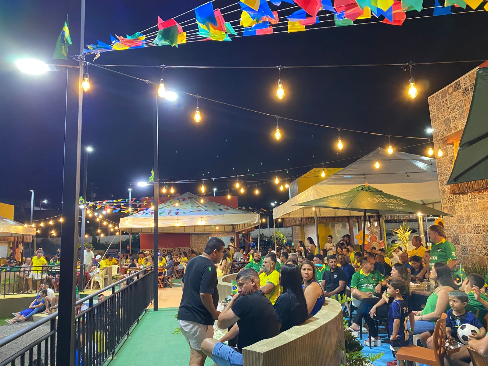 Traipu promove transmissão do jogo da Seleção Brasileira na Vila do Cabo com atração musical após a partida