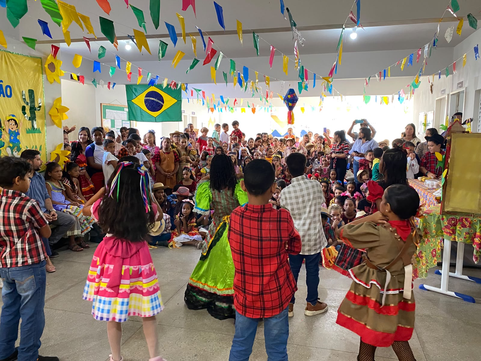 Escola Agapito Rodrigues de Medeiros realiza arraiá marcado por tradição, cultura e alegria