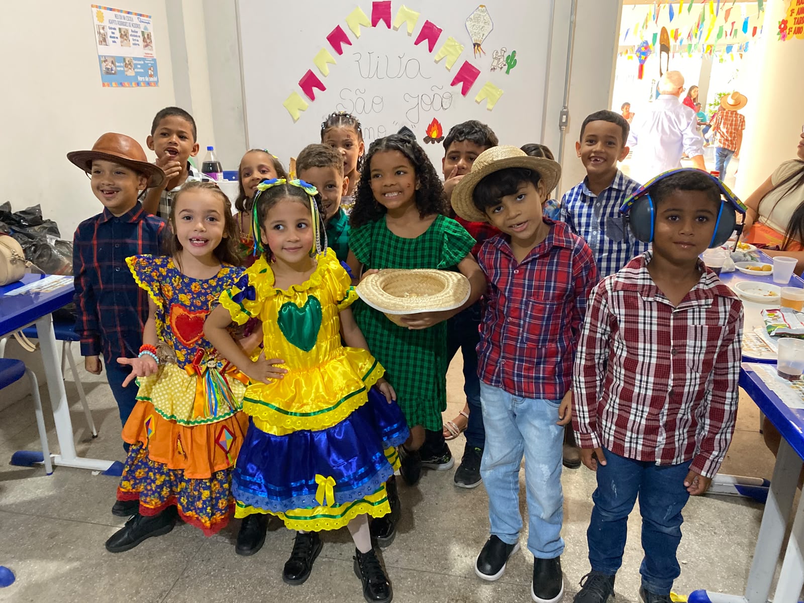 Confira mais imagens do arraiá da Escola Agapito Rodrigues de Medeiros