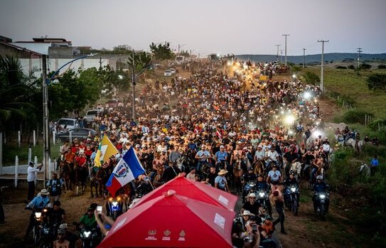 Cavalgada dos Pais 2026 reúne multidão em Traipu e celebra a cultura nordestina com grande festa