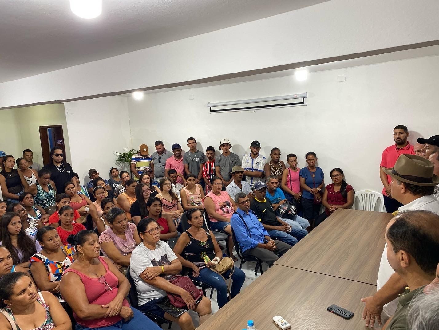 Prefeitura de Traipu realiza reunião com moradores, secretários e vereadores para alinhar ações de assistência social