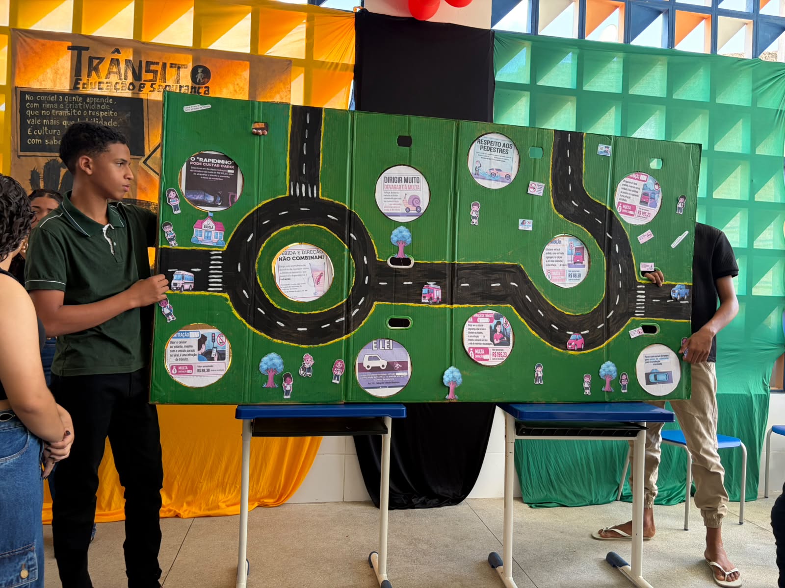 Alunos da Escola Francisco Mangabeira participam ação de sobre educação no trânsito