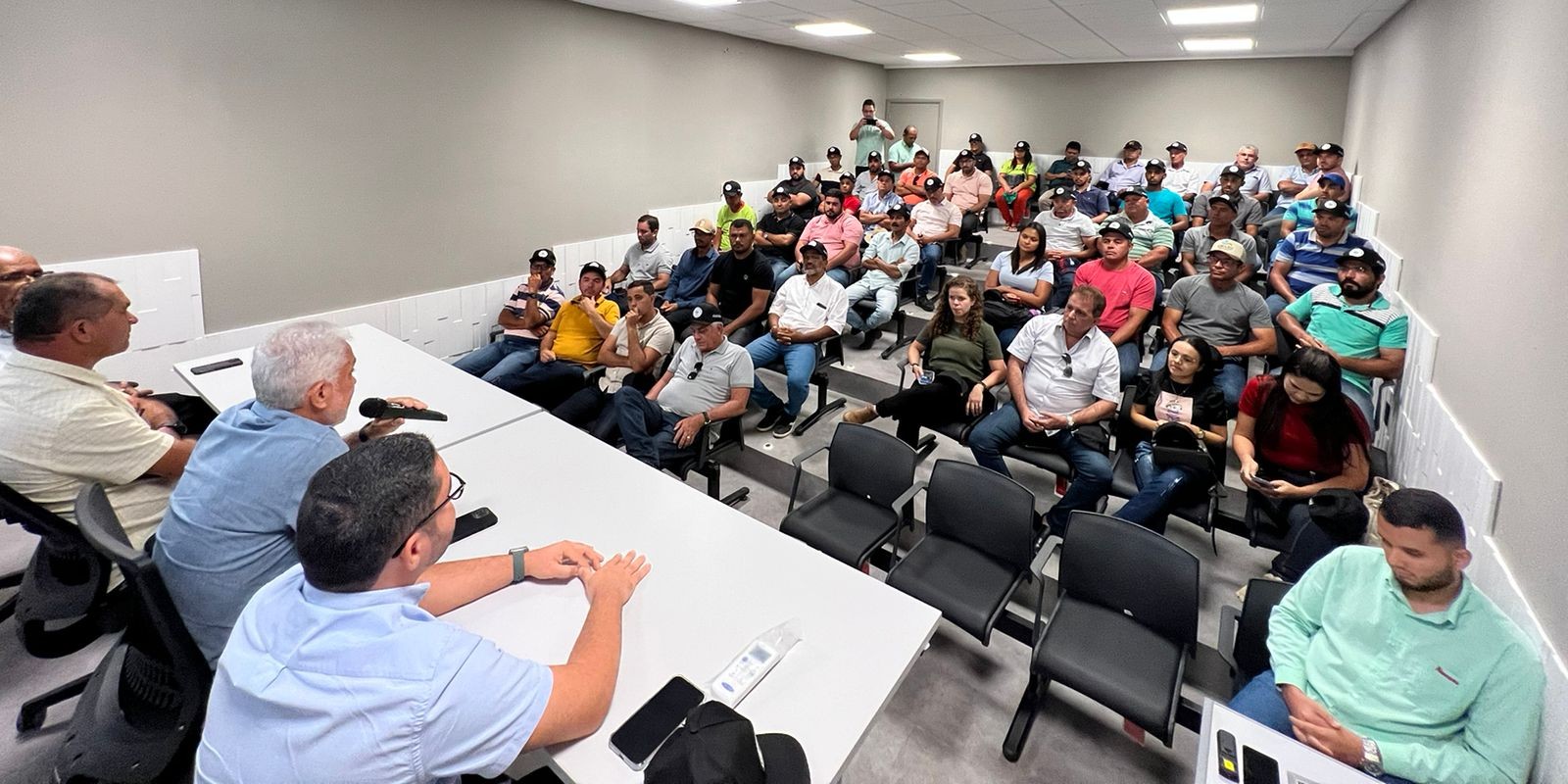 Produtores rurais de Viçosa fazem visita técnica à Cooperativa Pindorama