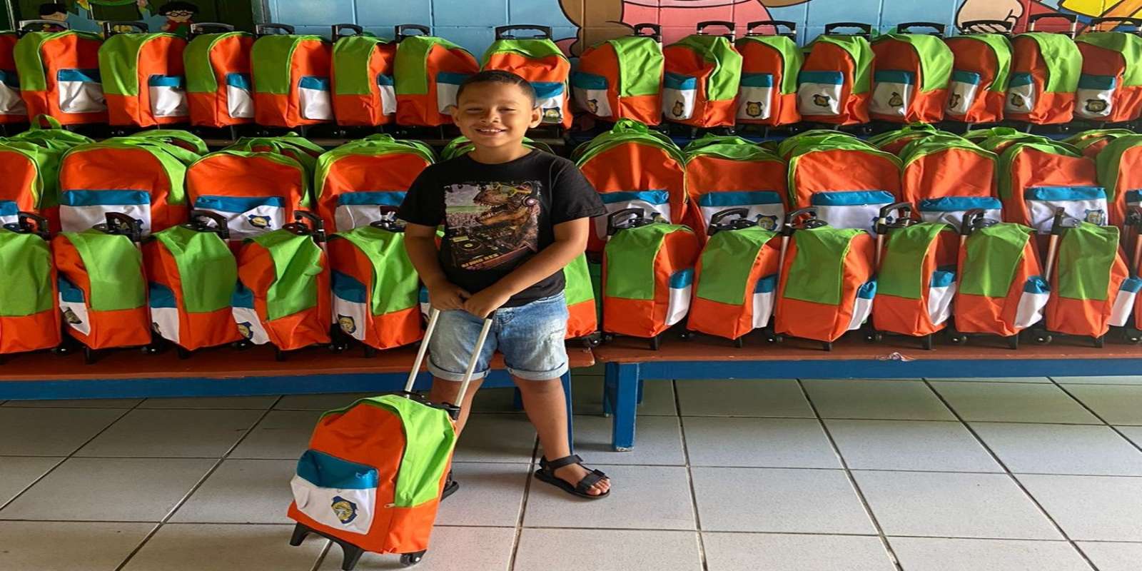 Viçosa inicia entrega de 5 mil kits e mochilas escolares
