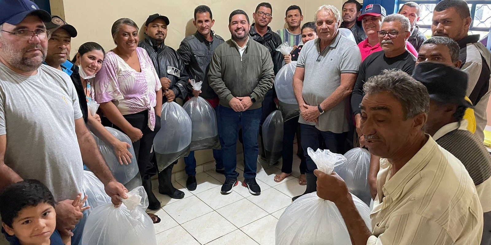 Agricultores familiares recebem 20 mil alevinos de tilápia em Viçosa